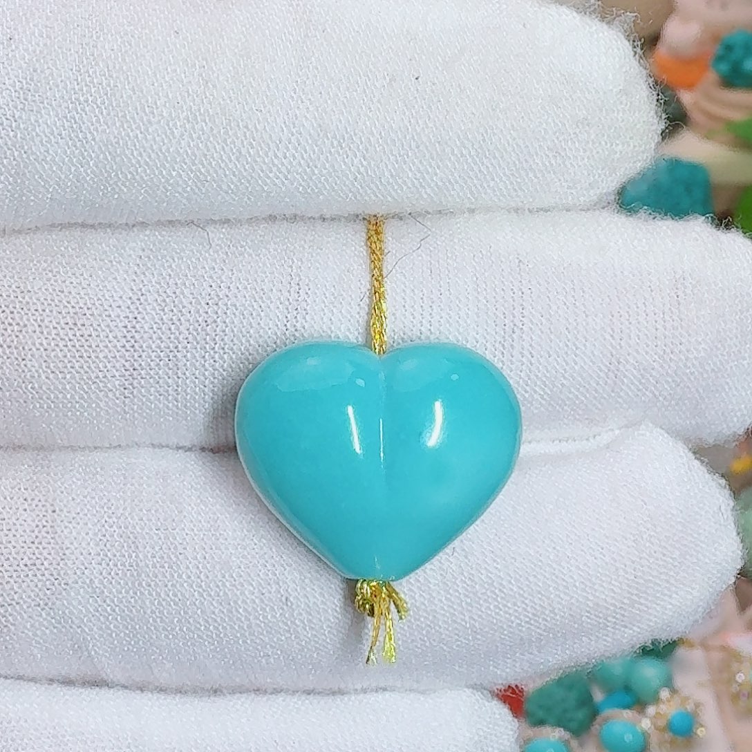 绿松石未镶嵌珠宝奇石饱满立体屁桃