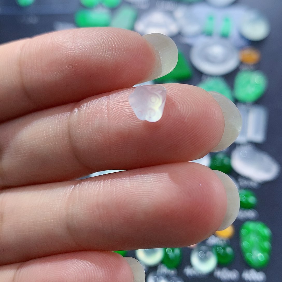 翡翠颈饰未镶嵌天然翡翠高冰莲蓬