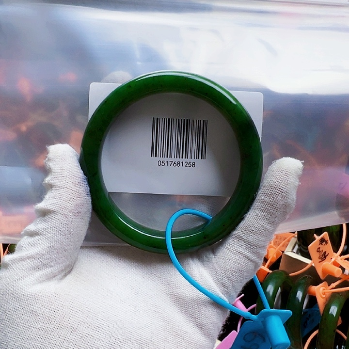 困***困和田玉未镶嵌手镯