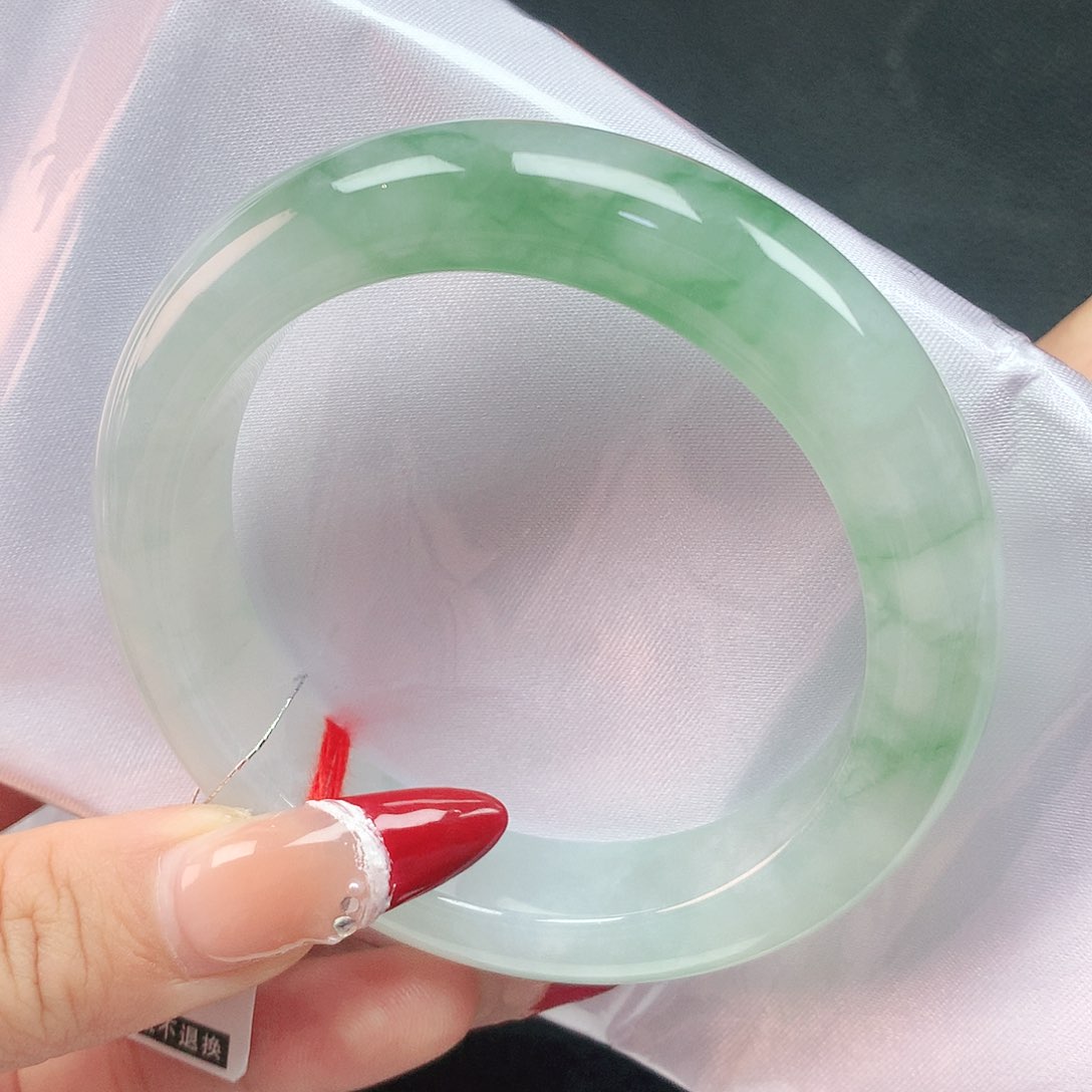 翡翠手镯未镶嵌56圈