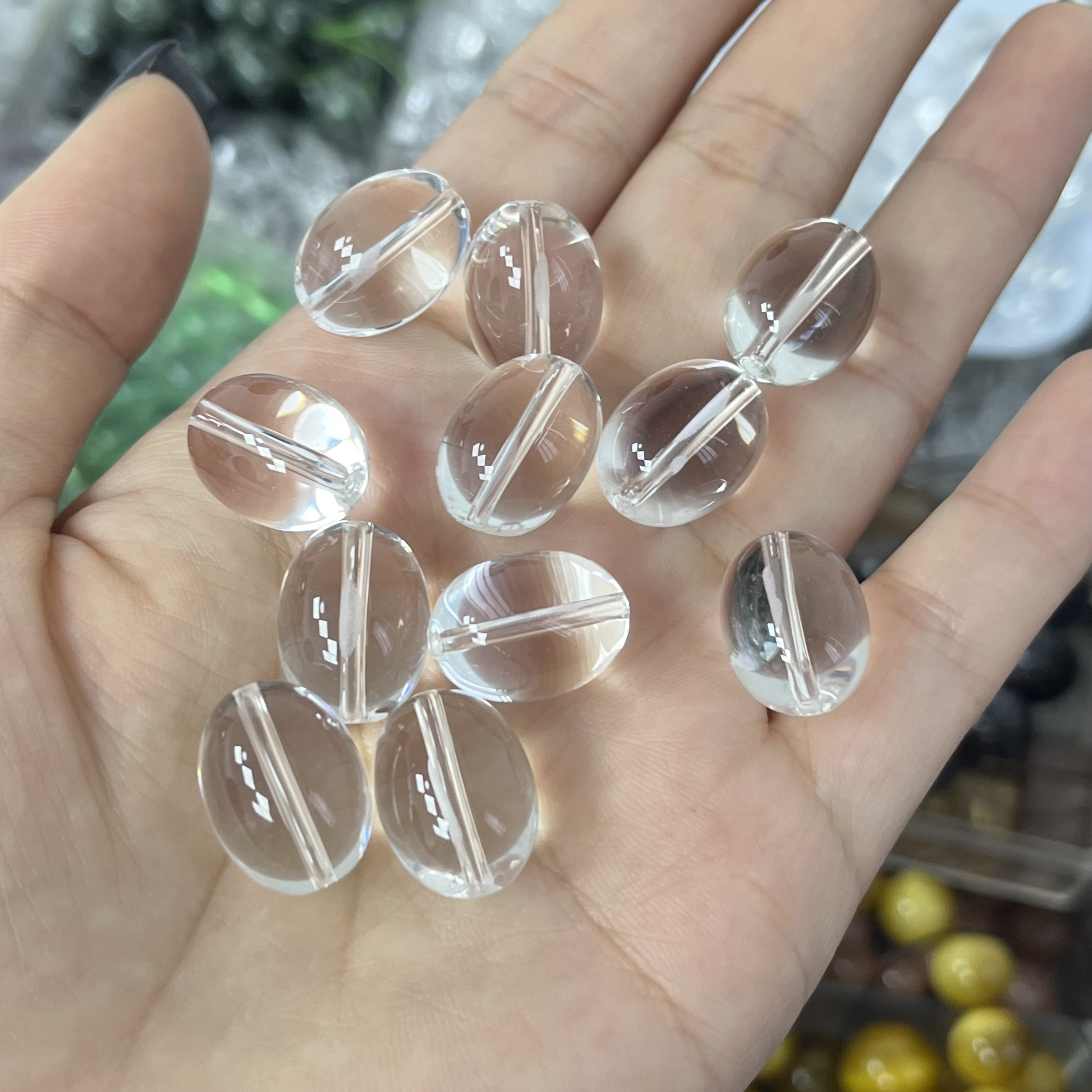 J22全净白水晶鸽子蛋一颗约12*16mm