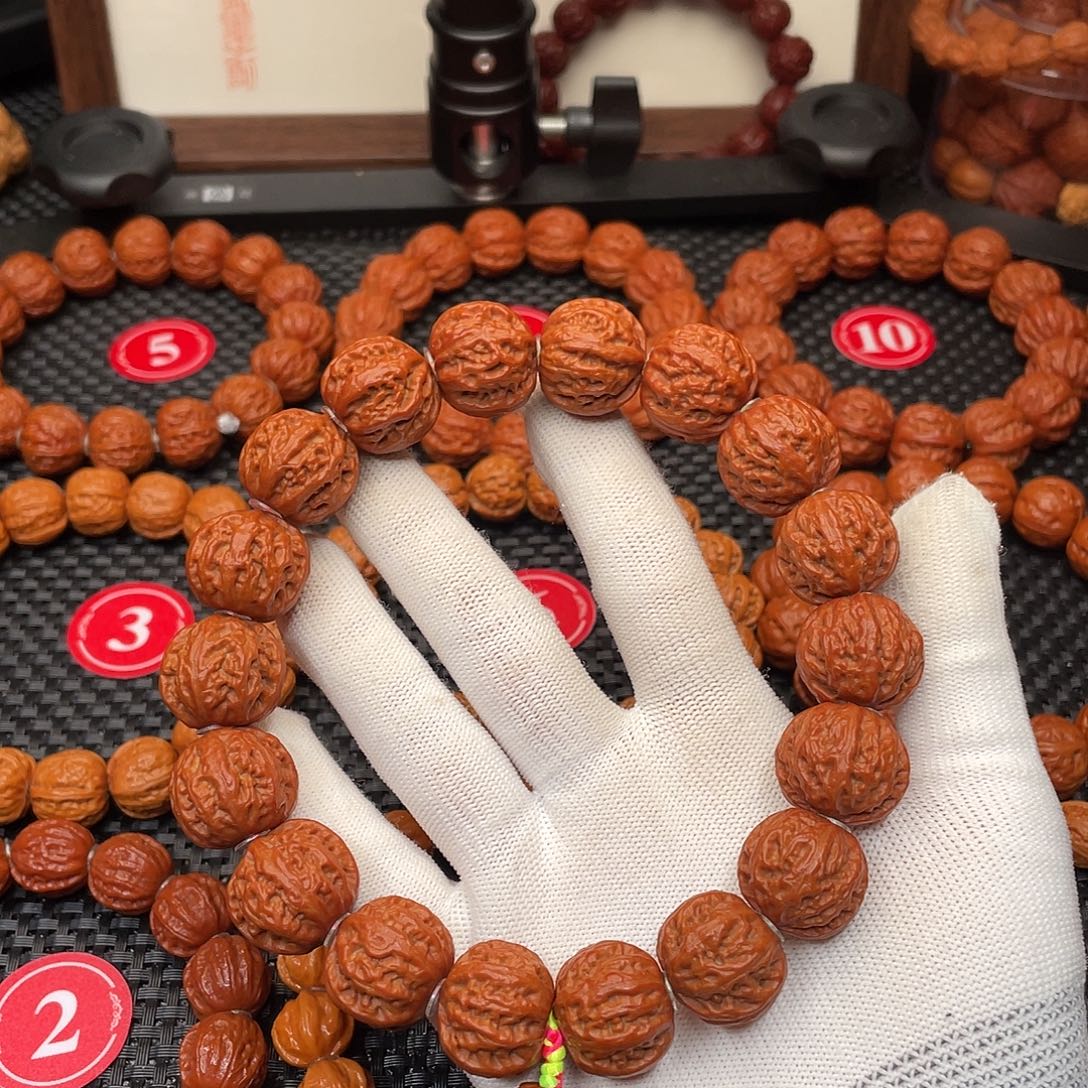 行***熏文玩核桃手串粗筋珊瑚