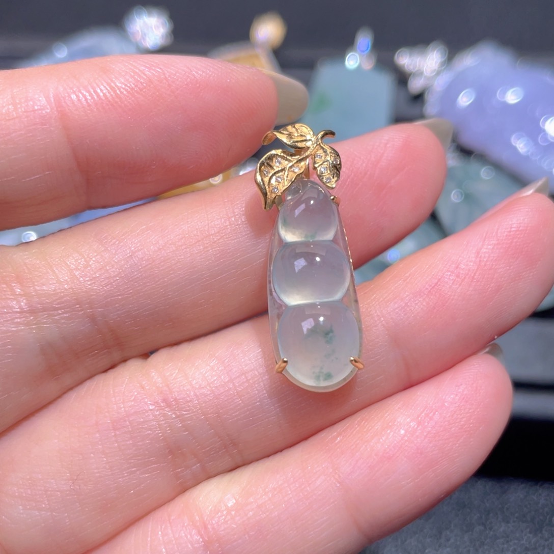 颈饰18K金镶嵌翡翠翡翠