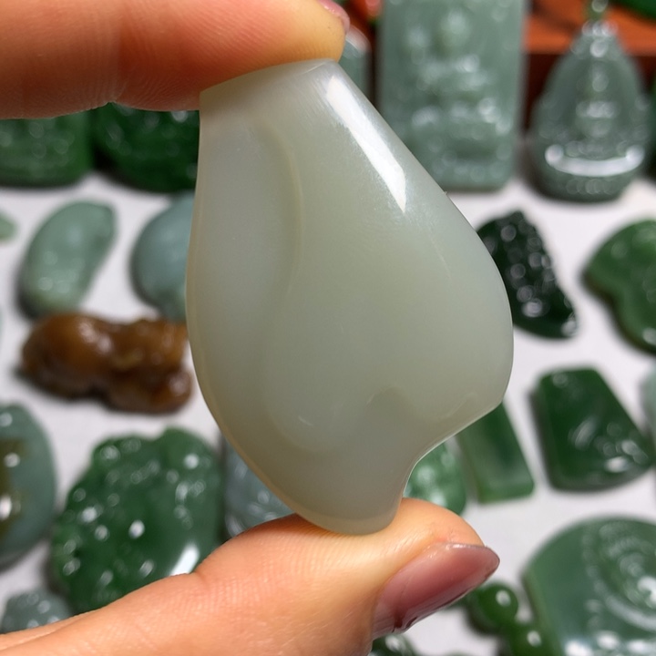 和田玉未镶嵌颈饰