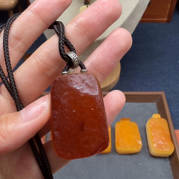 蜜蜡未镶嵌吊坠(赠链)