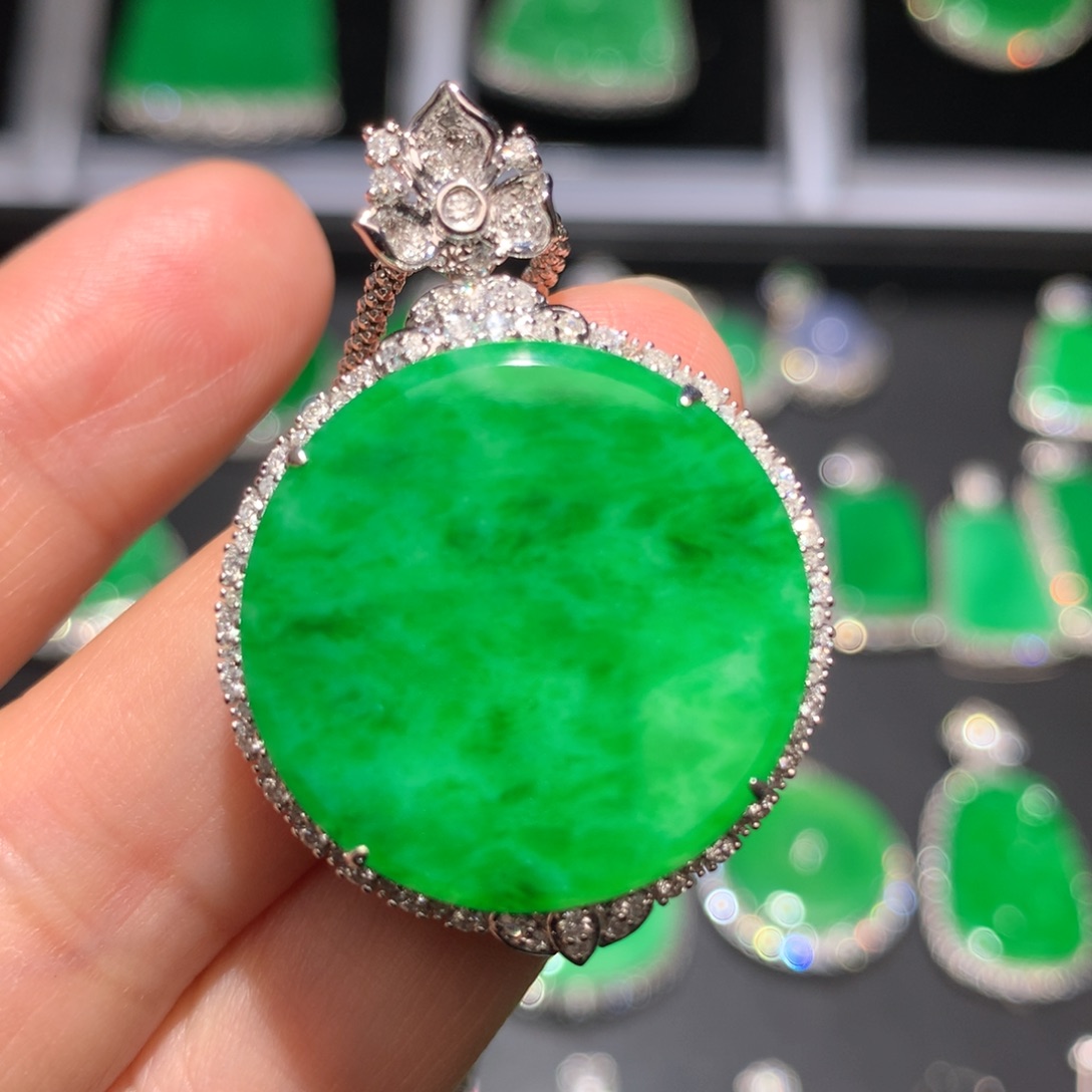 翡翠颈饰18K金镶嵌翡翠