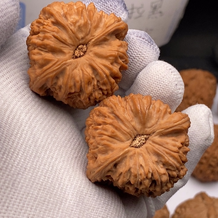 文玩核桃把件阿***机南疆石43