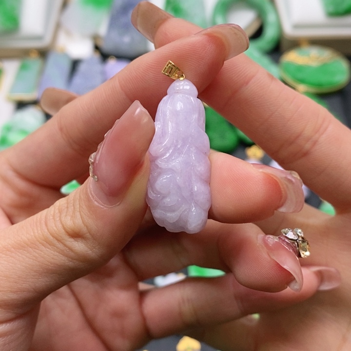 翡翠颈饰未镶嵌吊坠