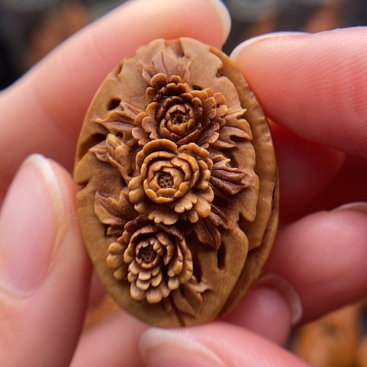 橄榄核吊坠昵*花开富贵