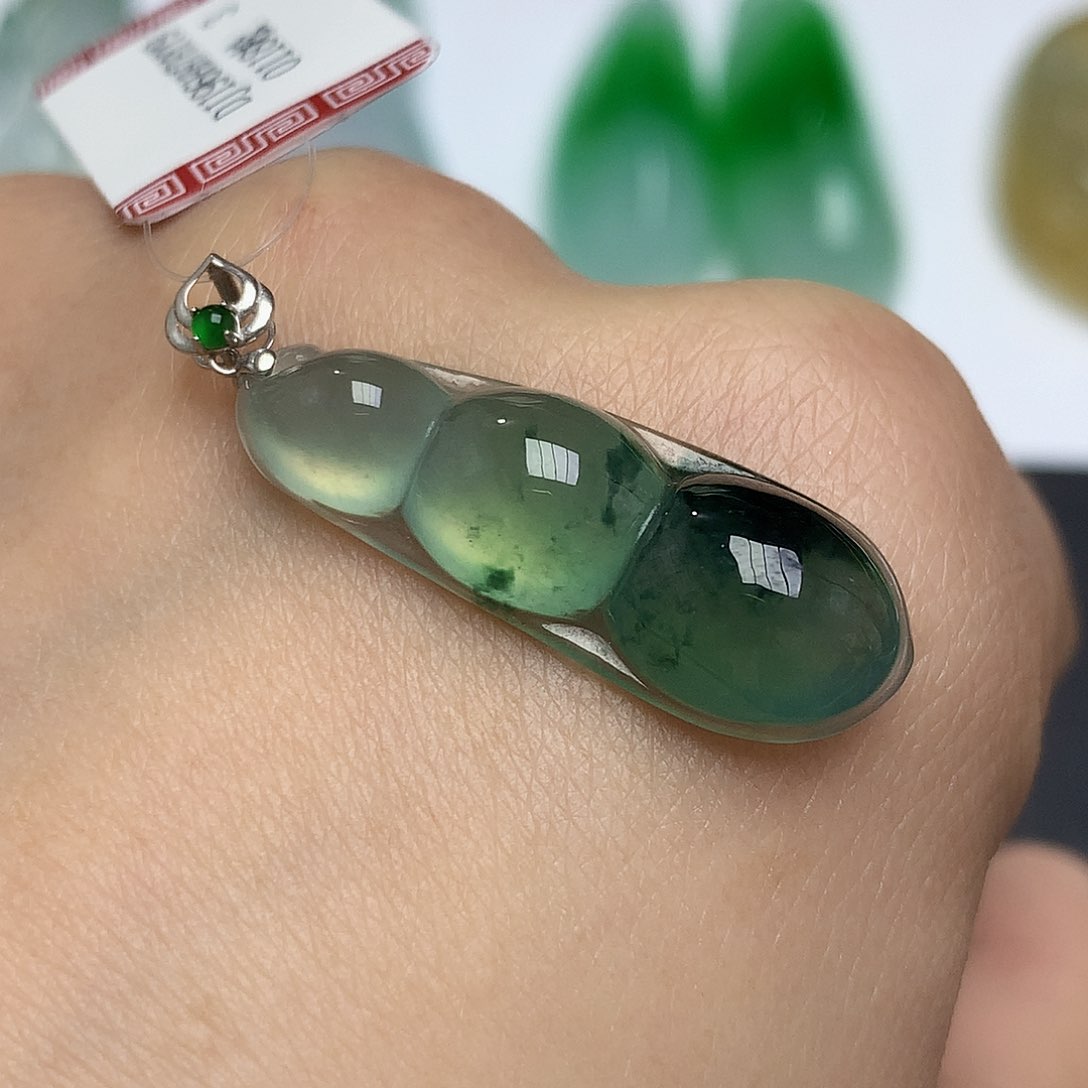 翡翠颈饰18K金镶嵌福豆