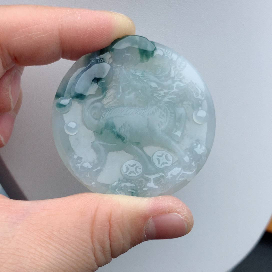 翡翠颈饰未镶嵌麒麟