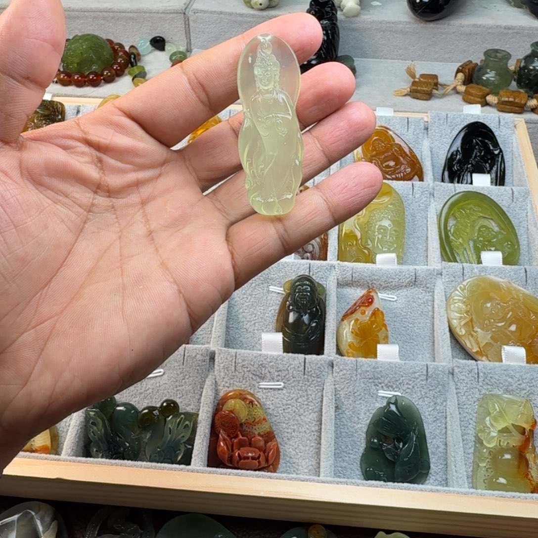 蛇纹石玉未镶嵌颈饰