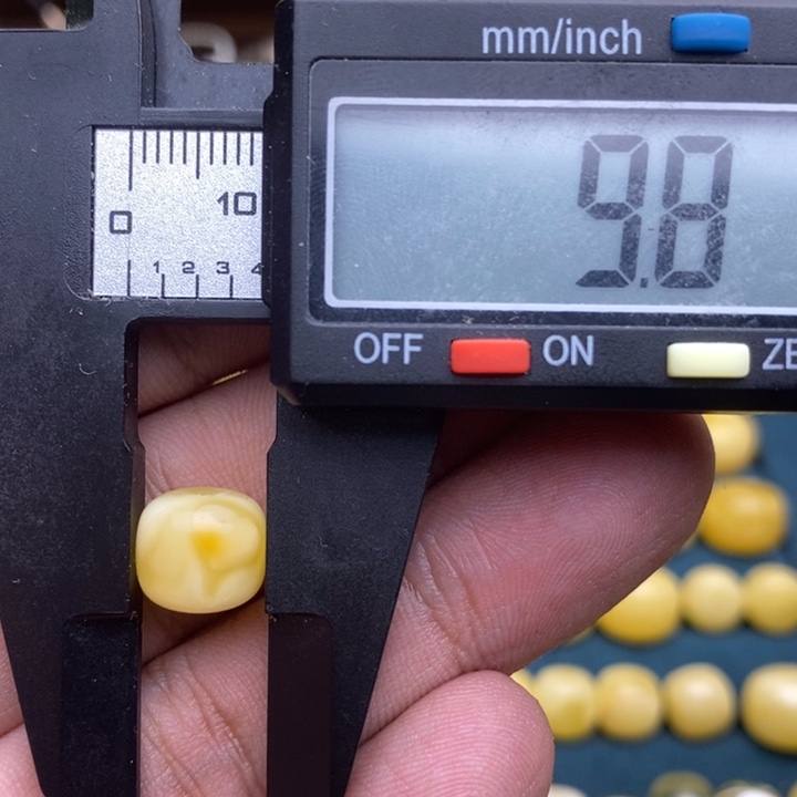 未镶嵌琥珀裸石20号9.8*8.8微瑕