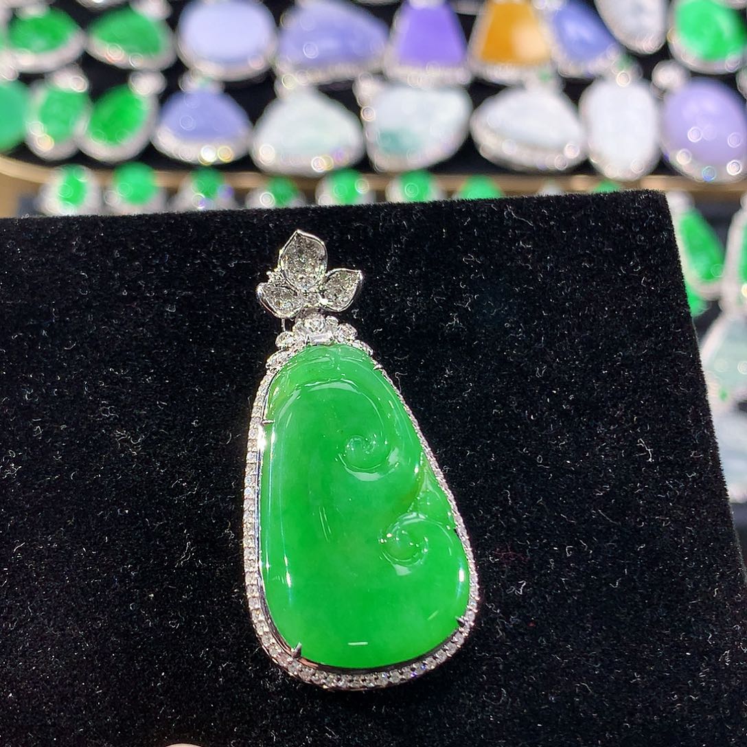 翡翠18K金镶嵌颈饰