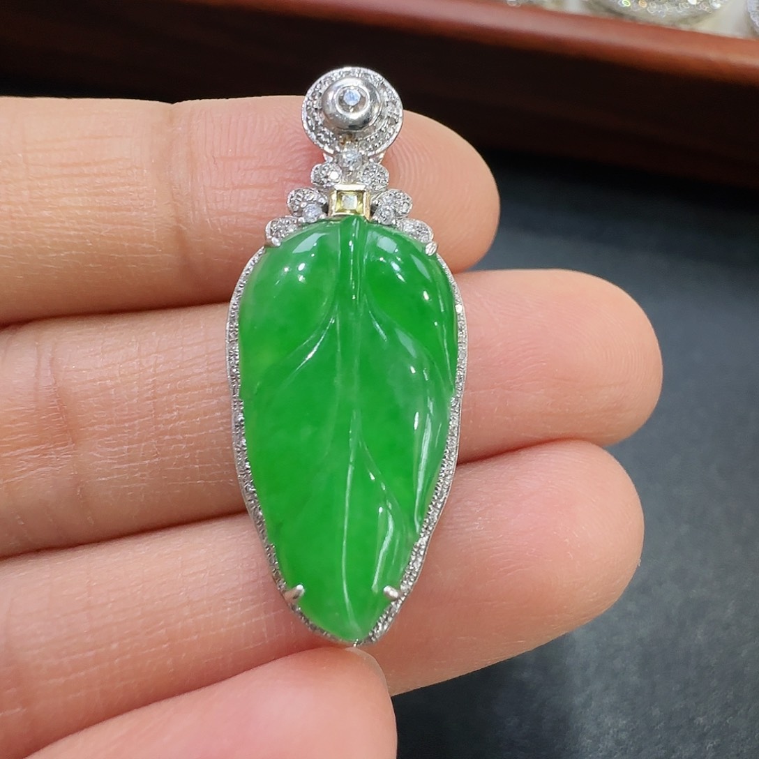 翡翠吊坠(不含链)18K金镶嵌