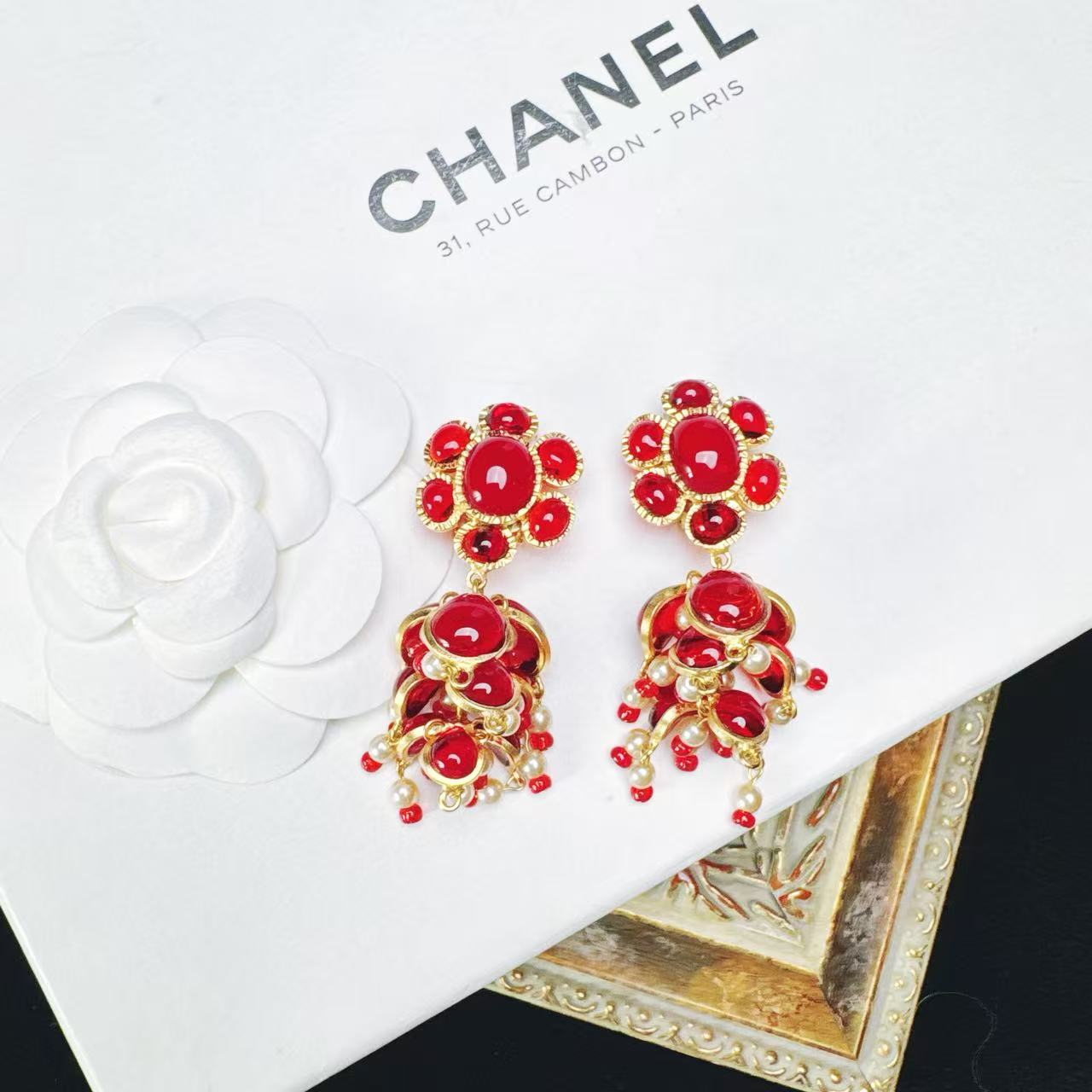 95新 Chanel/香奈儿 柚礼中古/香奈儿红琉璃龙鳞扫肩耳夹le511011