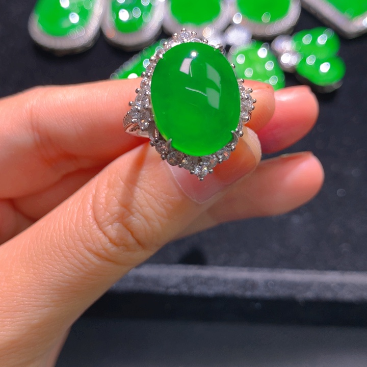 一***一翡翠银S925镶嵌戒指一个