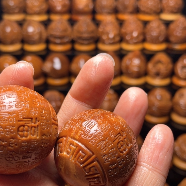 橄榄核把件孩*泼橄榄雕刻