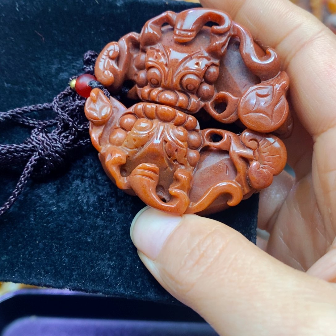 未镶嵌石英质玉（黄龙玉）颈饰