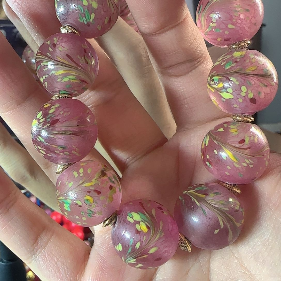 玻璃颈饰老琉璃的故事也太感人了吧