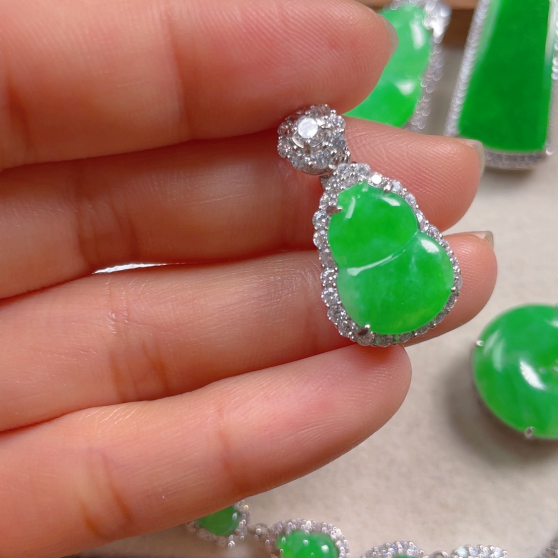 翡翠颈饰银S925镶嵌翡翠