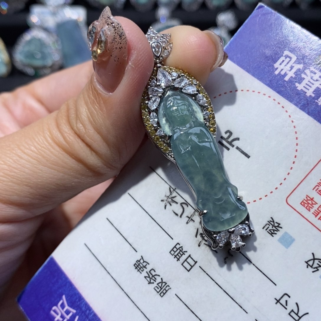 翡翠颈饰未镶嵌翡翠