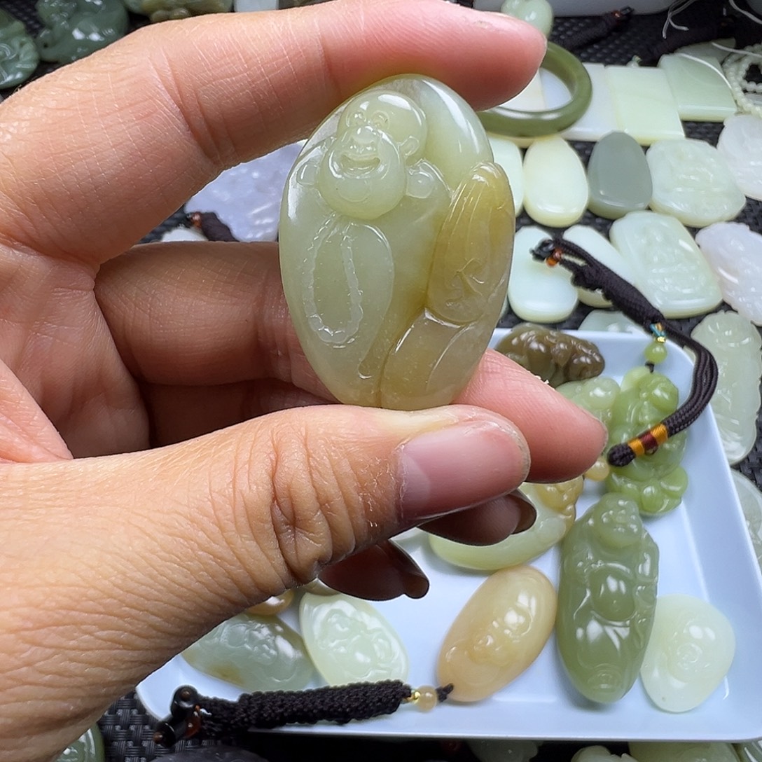 和田玉未镶嵌颈饰有棉漏，卡39