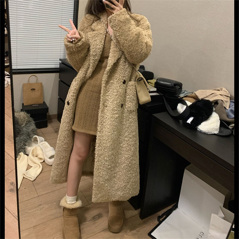 王少女YOKLASS 【清清】复古摩卡杏宽松直筒毛毛外套 W3652S24