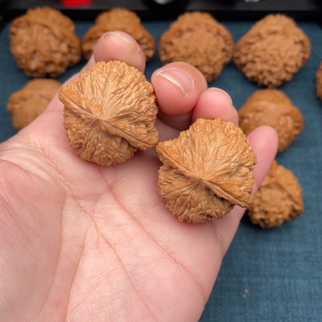 文玩核桃把件全品平谷绣球36