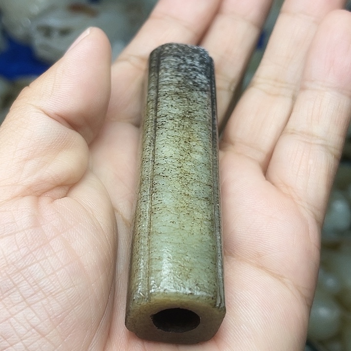 成***功颈饰未镶嵌和田玉（青白玉）