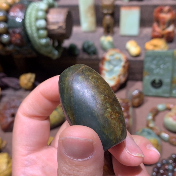 岫岩河磨玉（透闪石质玉）未镶嵌把件