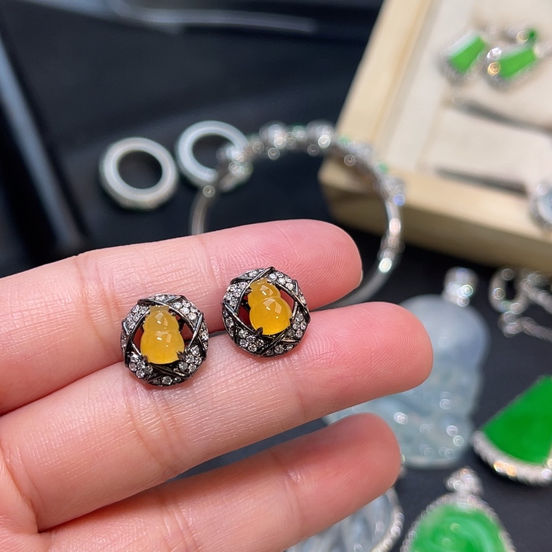 翡翠18K金镶嵌耳饰黄翡葫芦