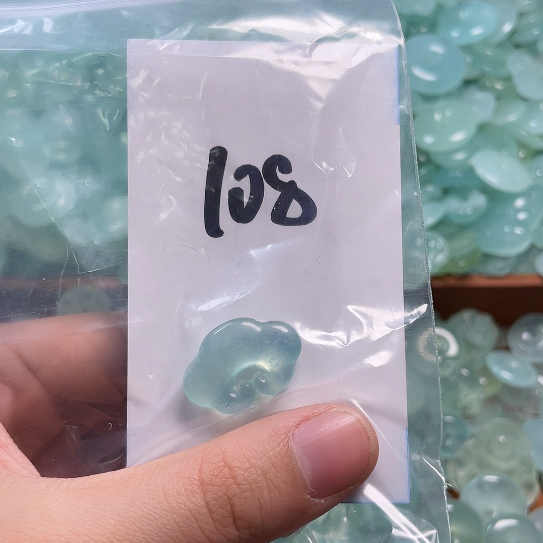 猫***师蛇纹石玉未镶嵌颈饰