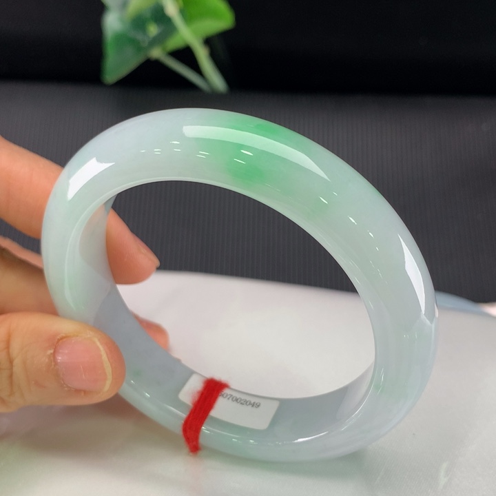 翡翠未镶嵌手镯正圈57