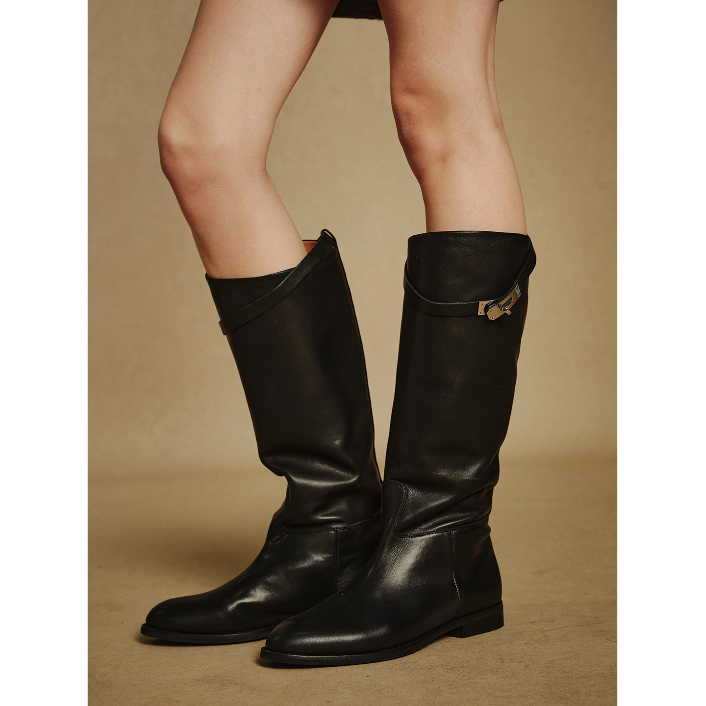 小岛微风“云朵长靴”暴走神器 奢牌同源小牛皮kelly扣长靴XZ93849