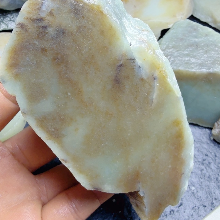 和田玉（糖玉）未镶嵌珠宝奇石