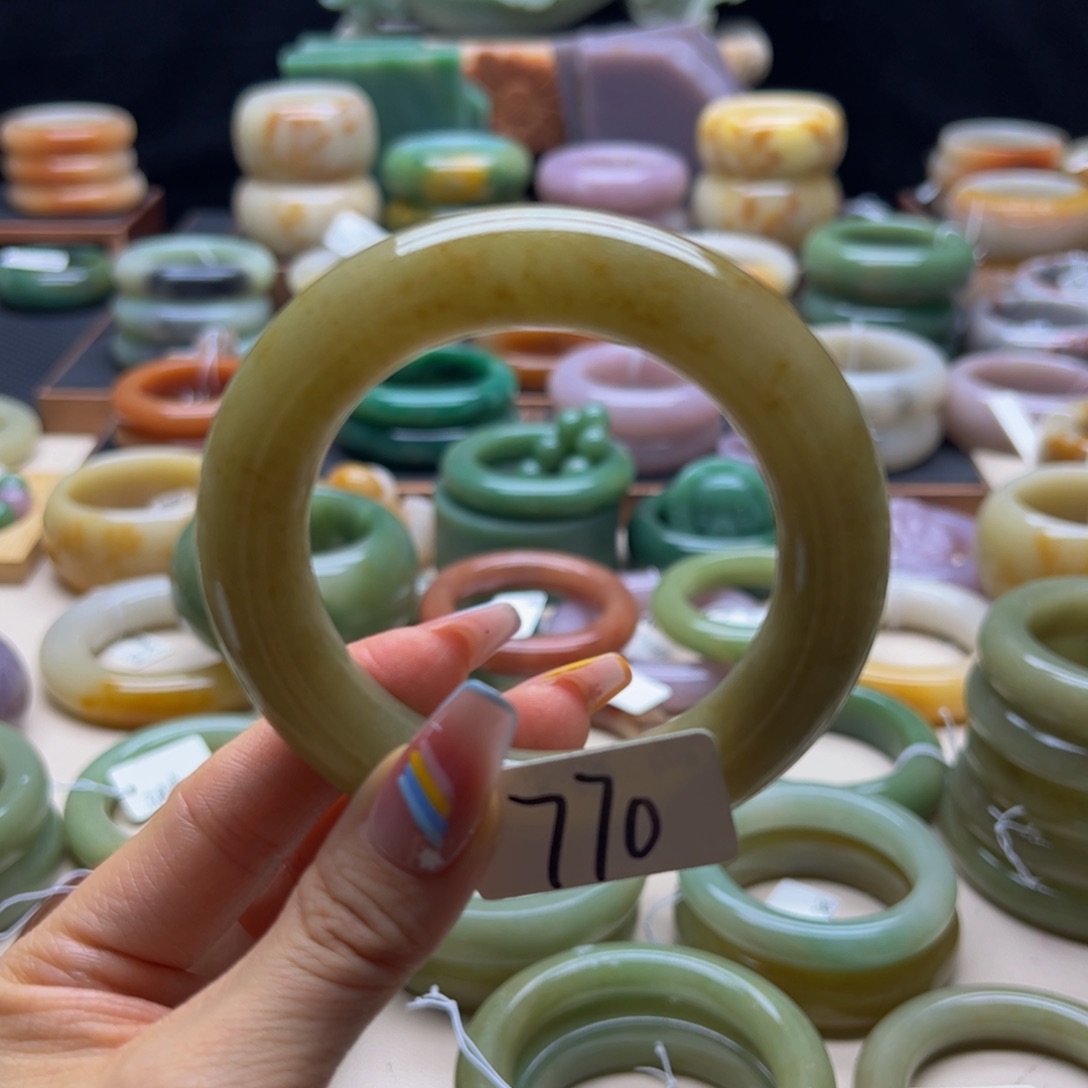 石英质玉未镶嵌手镯