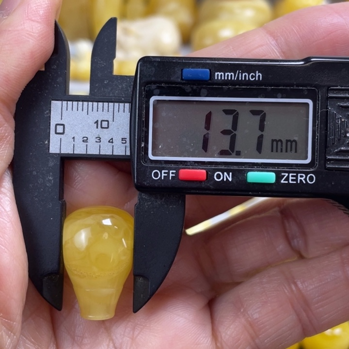 蜜蜡未镶嵌裸石30杂