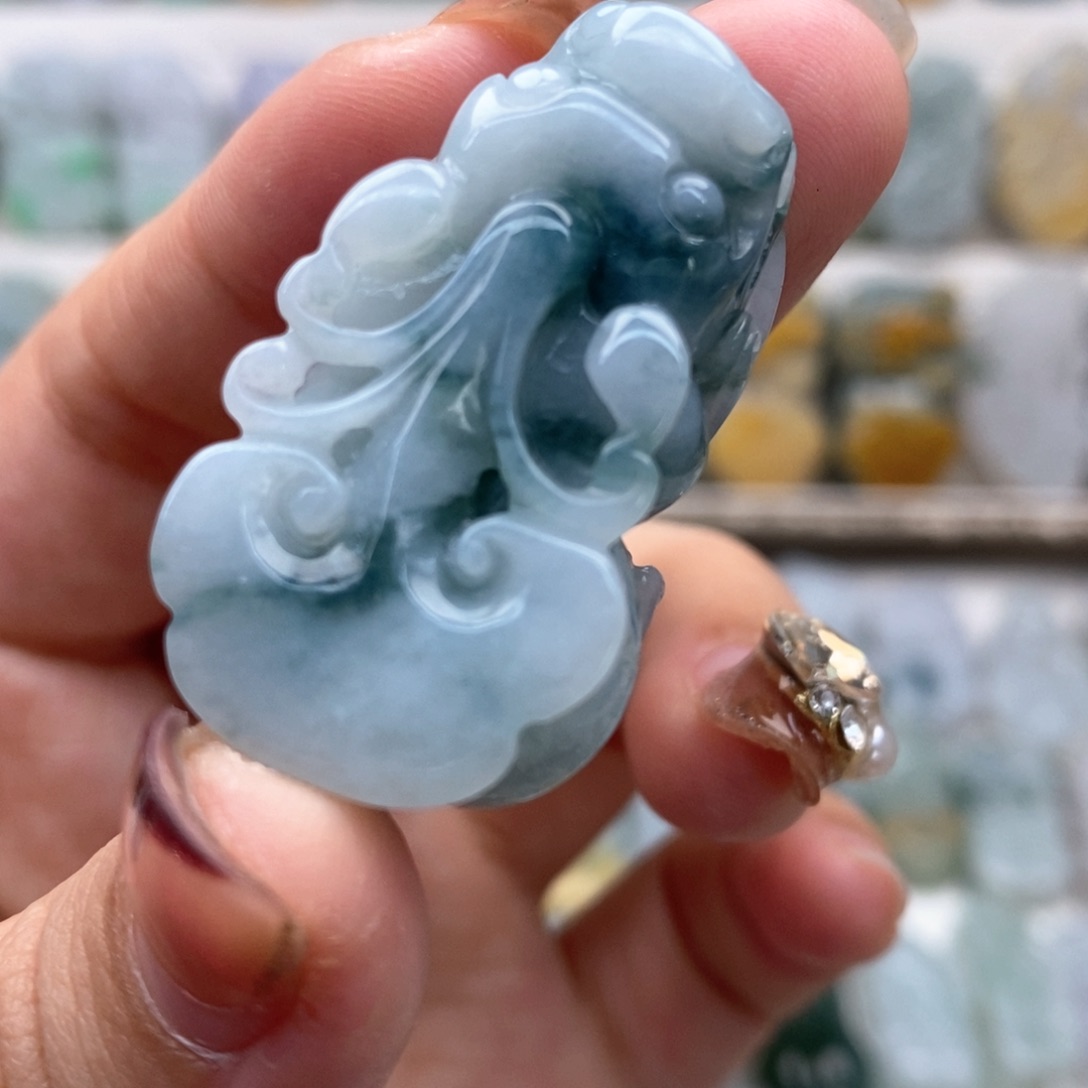 翡翠吊坠(赠链)未镶嵌