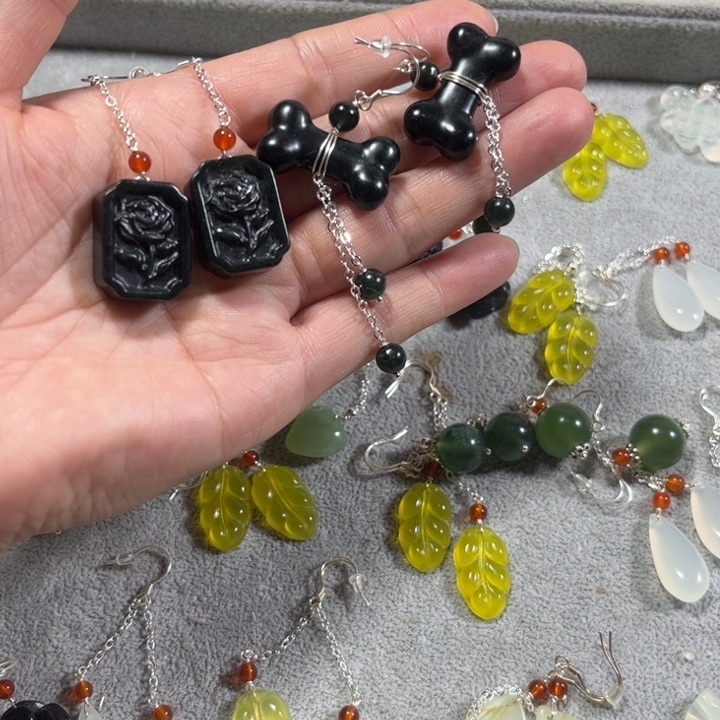 蛇纹石玉耳饰未镶嵌