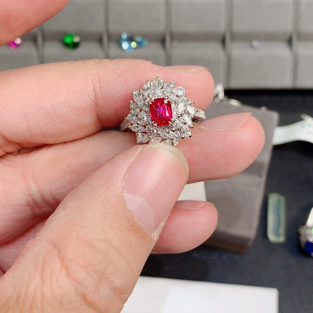 红宝石戒指18K金镶嵌1.01ct 鸽血红无烧红宝石戒指