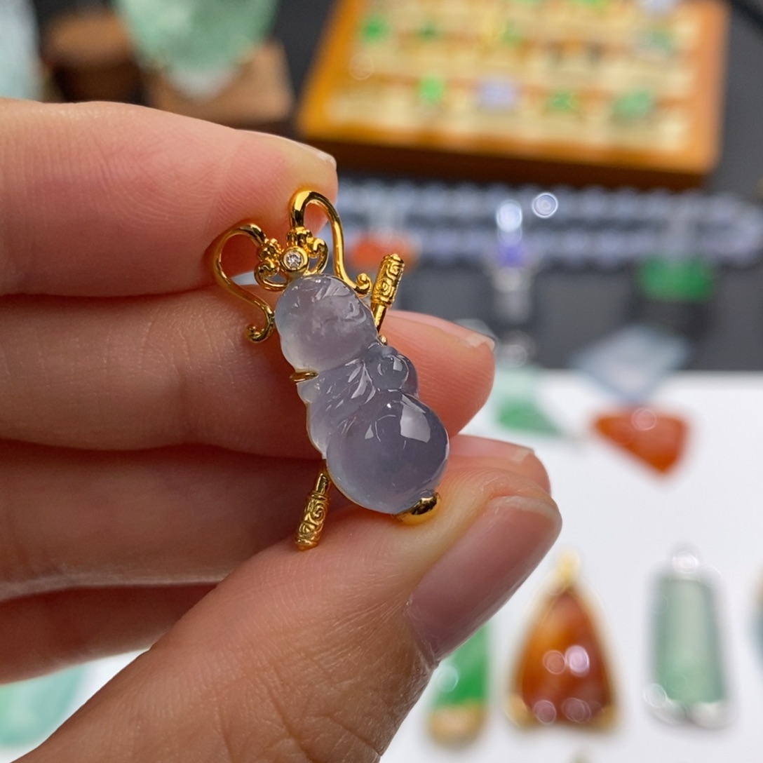 翡翠18K金镶嵌颈饰  齐天大圣 勇者无敌