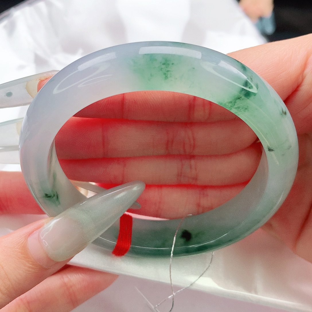 翡翠手镯未镶嵌57圈