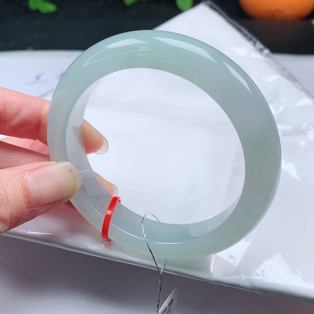 翡翠手镯未镶嵌56圈