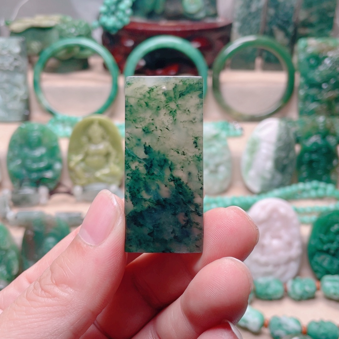 独山玉未镶嵌颈饰