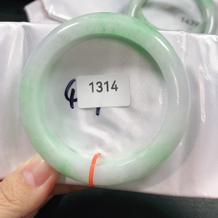 翡翠手镯未镶嵌夏*雅天然翡翠手镯02