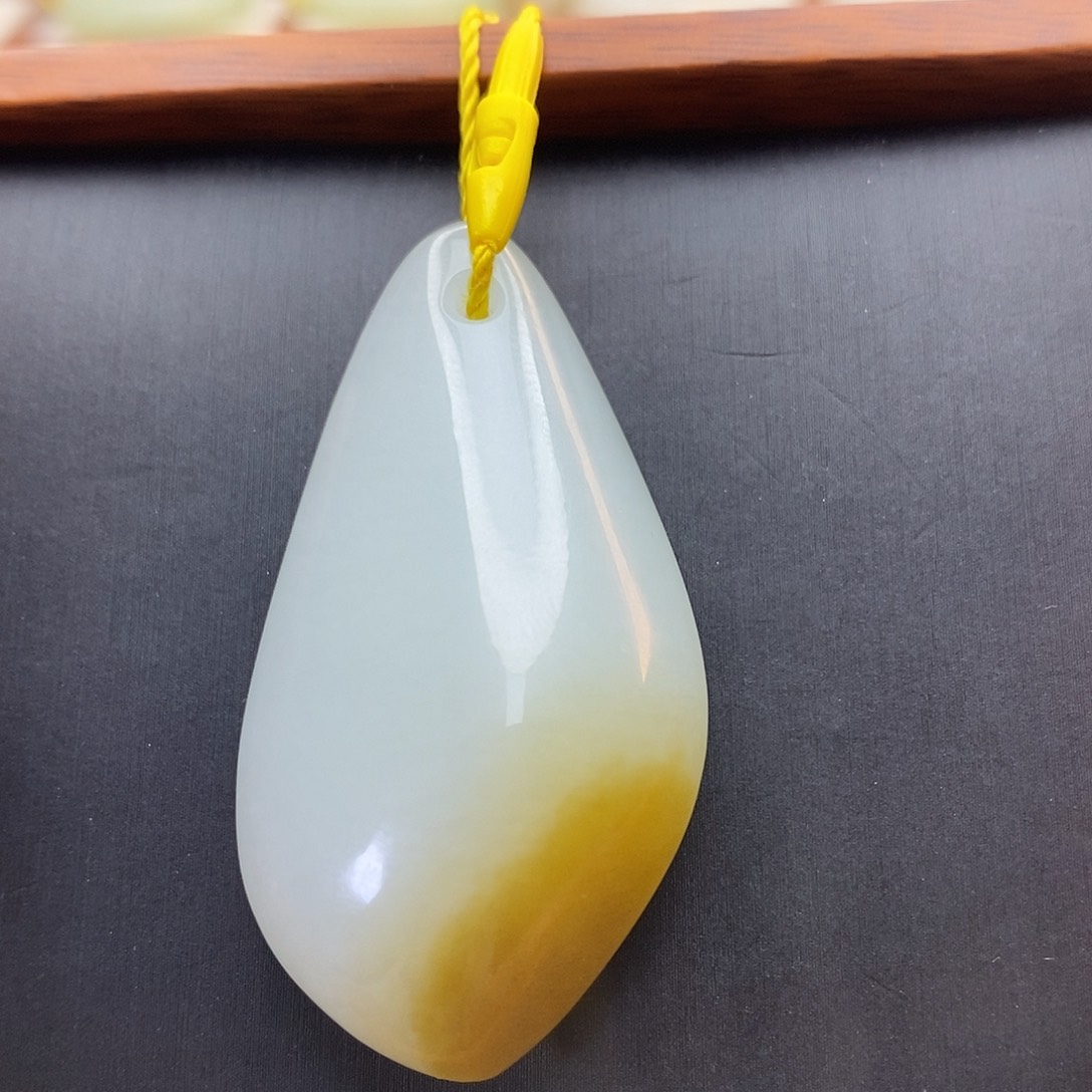 可***。和田玉（糖玉）未镶嵌颈饰