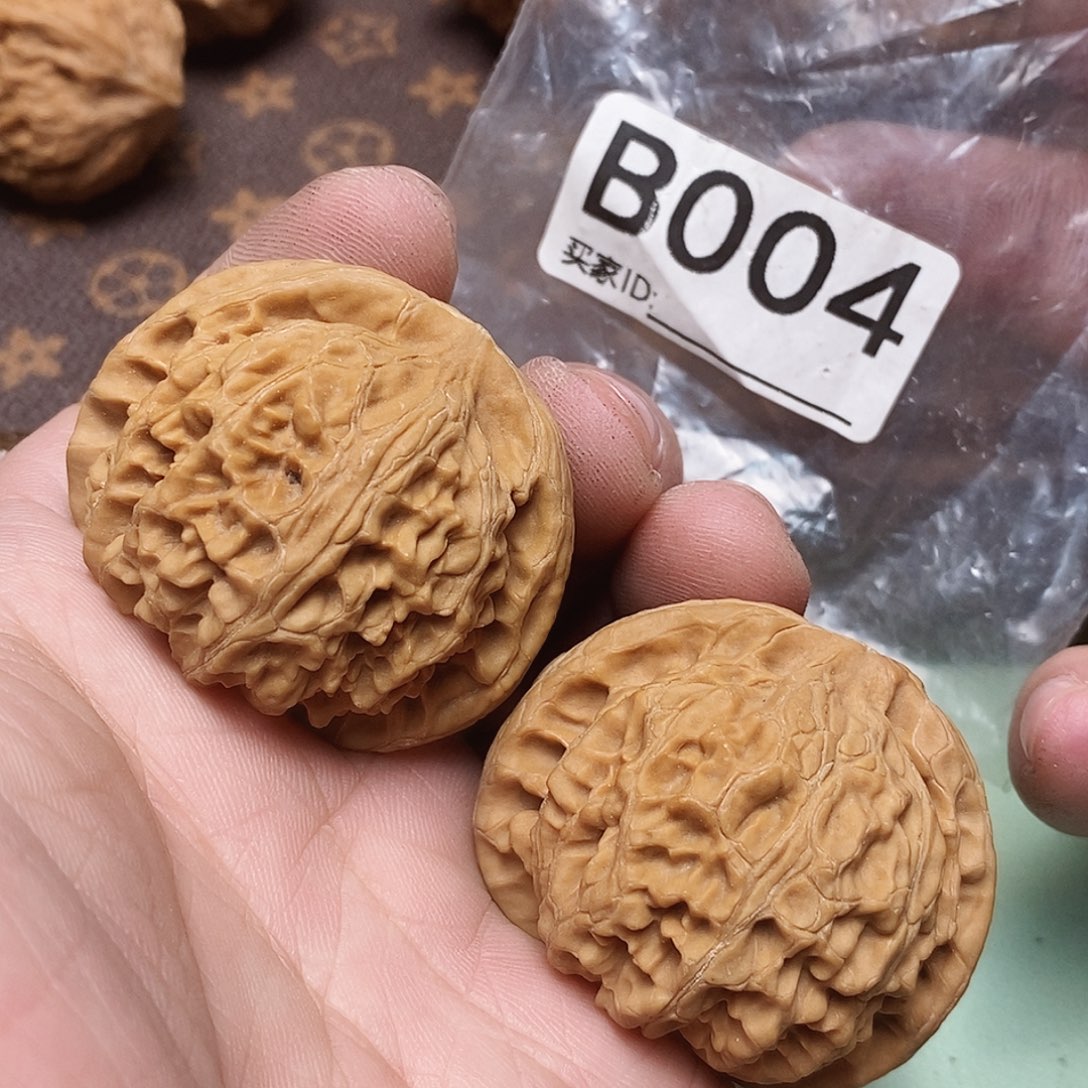 文玩核桃把件宫灯。 