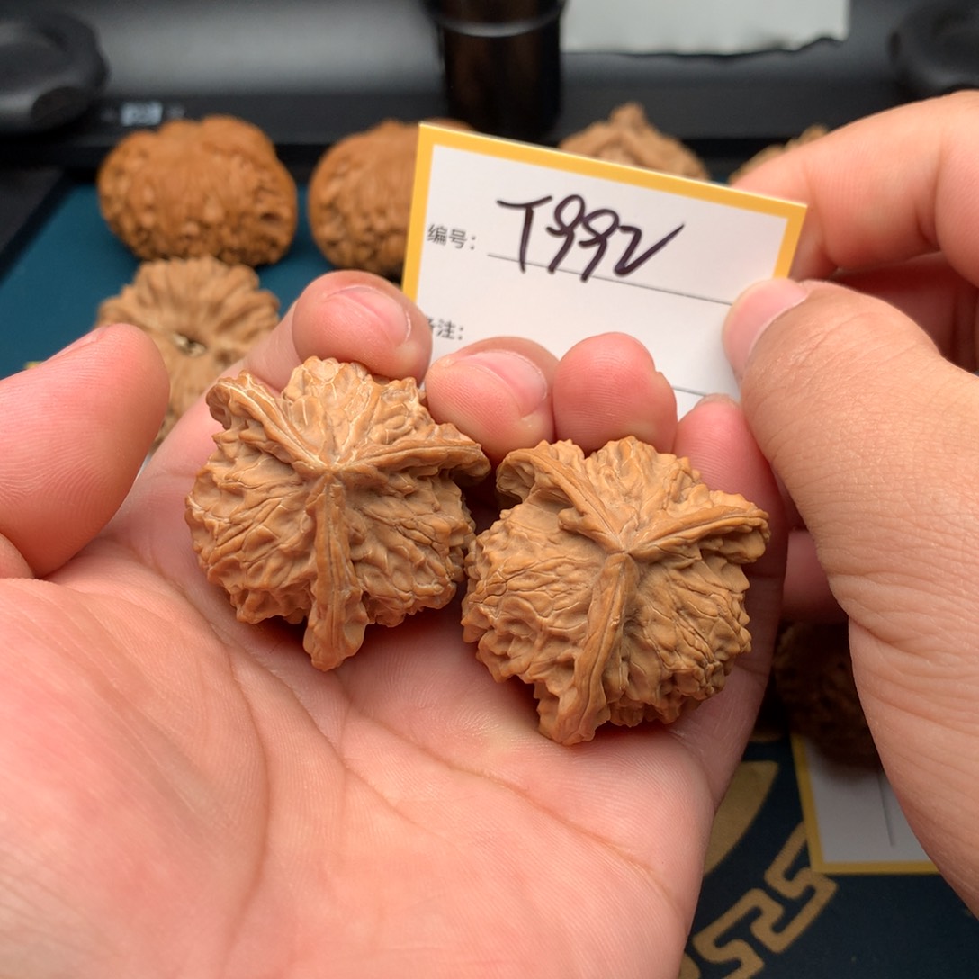 文玩核桃把件39全品三棱992