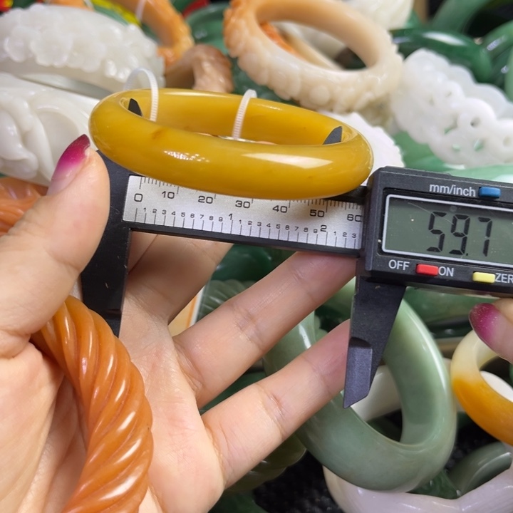 石英质玉未镶嵌手镯